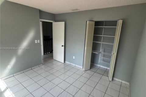 Casa en alquiler en Miami, Florida, 4 dormitorios, 234.86 m2 № 2013106 - foto 12