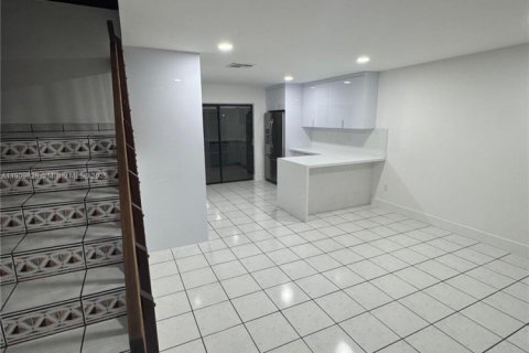 Casa en alquiler en Miami, Florida, 4 dormitorios, 234.86 m2 № 2013106 - foto 5