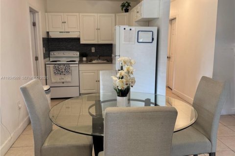 House in Fort Lauderdale, Florida 3 bedrooms, 97.55 sq.m. № 1992999 - photo 6