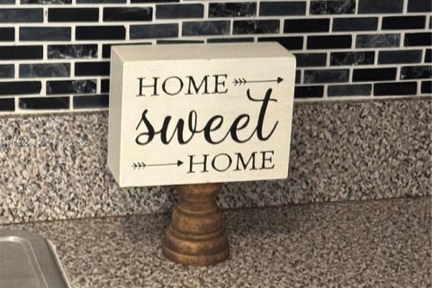 House in Fort Lauderdale, Florida 3 bedrooms, 97.55 sq.m. № 1992999 - photo 9