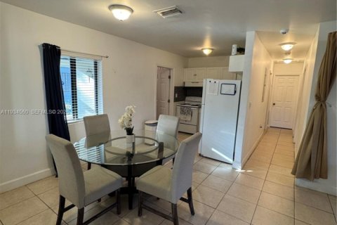 House in Fort Lauderdale, Florida 3 bedrooms, 97.55 sq.m. № 1992999 - photo 15