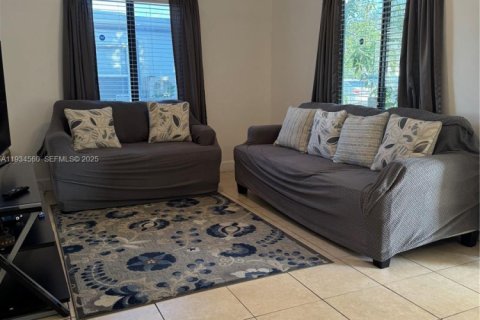 House in Fort Lauderdale, Florida 3 bedrooms, 97.55 sq.m. № 1992999 - photo 13