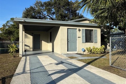 House in Fort Lauderdale, Florida 3 bedrooms, 97.55 sq.m. № 1992999 - photo 2