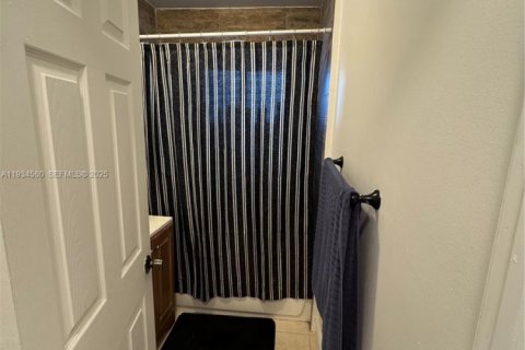House in Fort Lauderdale, Florida 3 bedrooms, 97.55 sq.m. № 1992999 - photo 17