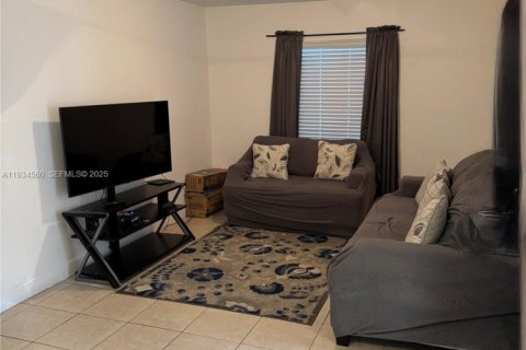 House in Fort Lauderdale, Florida 3 bedrooms, 97.55 sq.m. № 1992999 - photo 14