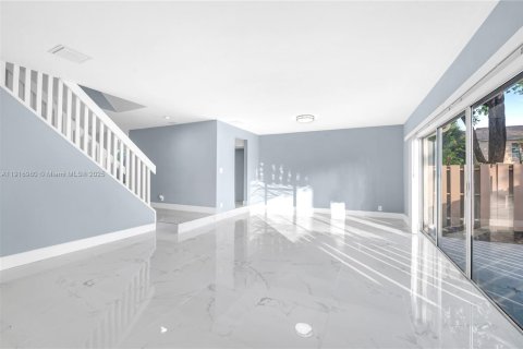 Adosado en alquiler en Plantation, Florida, 4 dormitorios, 187.66 m2 № 1974307 - foto 3