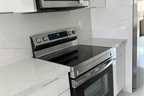 Adosado en alquiler en Plantation, Florida, 4 dormitorios, 187.66 m2 № 1974307 - foto 12