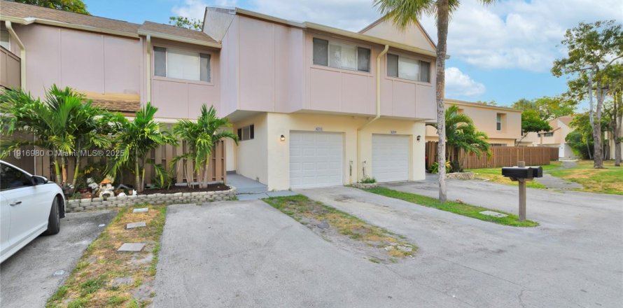 Adosado en Plantation, Florida 4 dormitorios, 187.66 m2 № 1974307