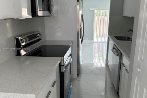 Adosado en alquiler en Plantation, Florida, 4 dormitorios, 187.66 m2 № 1974307 - foto 10