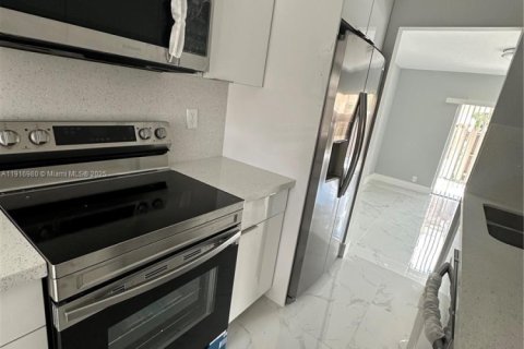 Adosado en alquiler en Plantation, Florida, 4 dormitorios, 187.66 m2 № 1974307 - foto 9