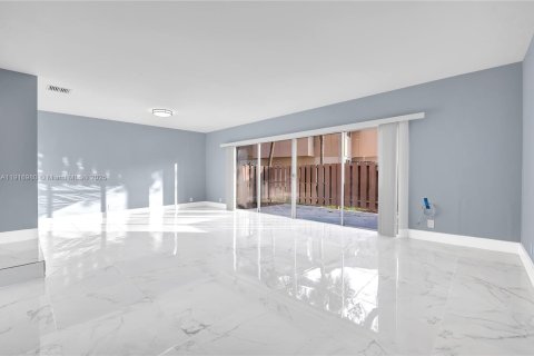 Adosado en alquiler en Plantation, Florida, 4 dormitorios, 187.66 m2 № 1974307 - foto 5