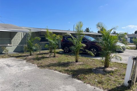 Commercial property in Lake Worth, Florida 406.54 sq.m. № 1605235 - photo 11