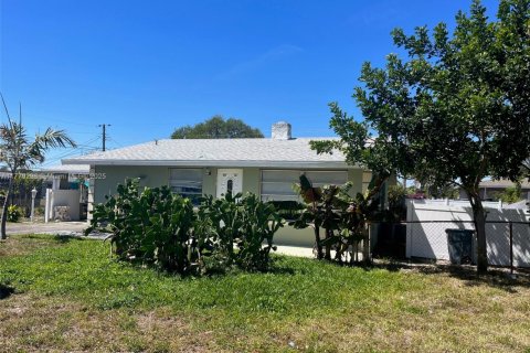 Commercial property in Lake Worth, Florida 406.54 sq.m. № 1605235 - photo 4