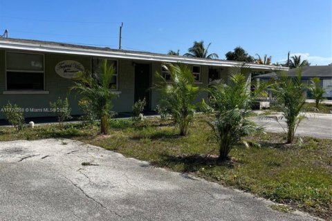 Commercial property in Lake Worth, Florida 406.54 sq.m. № 1605235 - photo 14