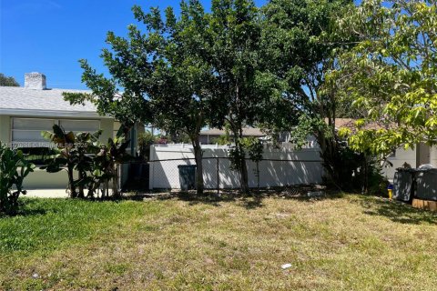 Commercial property in Lake Worth, Florida 406.54 sq.m. № 1605235 - photo 5