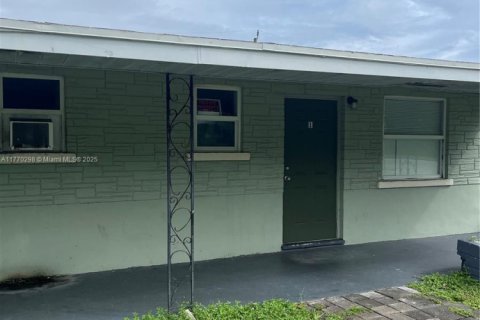 Commercial property in Lake Worth, Florida 406.54 sq.m. № 1605235 - photo 7