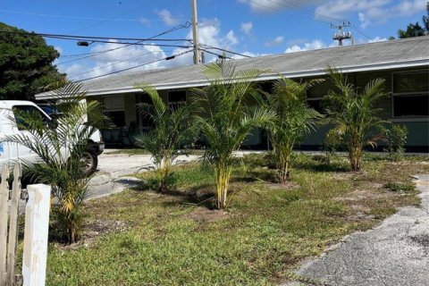 Commercial property in Lake Worth, Florida 406.54 sq.m. № 1605235 - photo 13