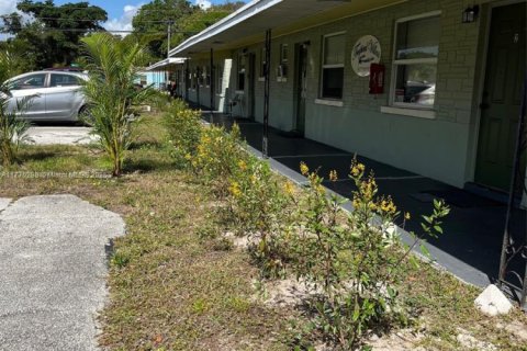 Commercial property in Lake Worth, Florida 406.54 sq.m. № 1605235 - photo 15