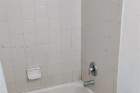 Adosado en alquiler en Riviera Beach, Florida, 4 dormitorios, 149.67 m2 № 1951358 - foto 21