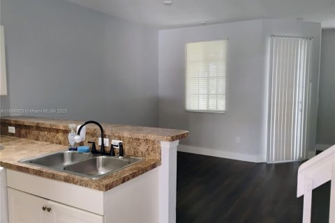 Adosado en alquiler en Riviera Beach, Florida, 4 dormitorios, 149.67 m2 № 1951358 - foto 9