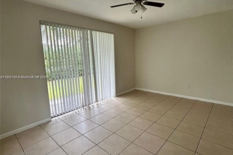 Townhouse in Miramar, Florida 3 bedrooms, 132.2 sq.m. № 1952654 - photo 6