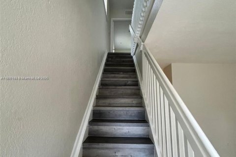 Townhouse in Miramar, Florida 3 bedrooms, 132.2 sq.m. № 1952654 - photo 10