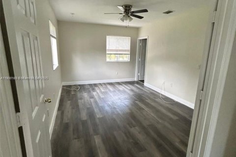 Townhouse in Miramar, Florida 3 bedrooms, 132.2 sq.m. № 1952654 - photo 12