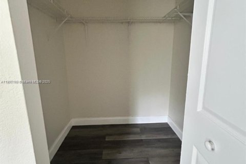 Townhouse in Miramar, Florida 3 bedrooms, 132.2 sq.m. № 1952654 - photo 7