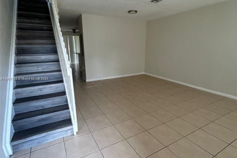 Townhouse in Miramar, Florida 3 bedrooms, 132.2 sq.m. № 1952654 - photo 2