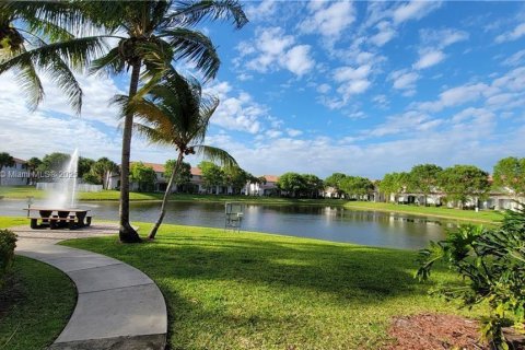 Townhouse in Miramar, Florida 3 bedrooms, 132.2 sq.m. № 1952654 - photo 14