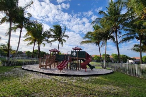 Townhouse in Miramar, Florida 3 bedrooms, 132.2 sq.m. № 1952654 - photo 19