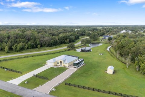 House in Okeechobee, Florida 3 bedrooms, 217.48 sq.m. № 2145994