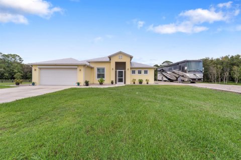 House in Okeechobee, Florida 3 bedrooms, 217.48 sq.m. № 2145994 - photo 3