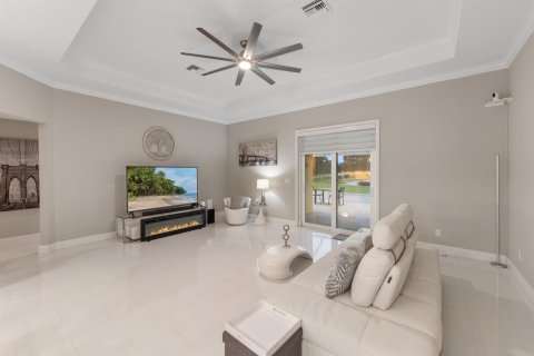 House in Okeechobee, Florida 3 bedrooms, 217.48 sq.m. № 2145994 - photo 6