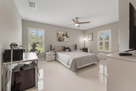House in Okeechobee, Florida 3 bedrooms, 217.48 sq.m. № 2145994 - photo 19