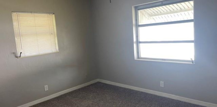 House in Hollywood, Florida 3 bedrooms, 141.21 sq.m. № 1180292