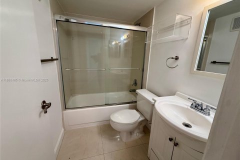 Condominio en alquiler en Miami, Florida, 2 dormitorios, 91.51 m2 № 1932968 - foto 12