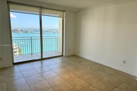 Condo in Miami, Florida, 2 bedrooms  № 1932968 - photo 3