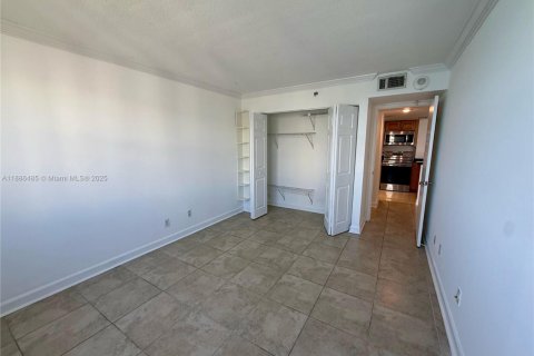 Condominio en alquiler en Miami, Florida, 2 dormitorios, 91.51 m2 № 1932968 - foto 11