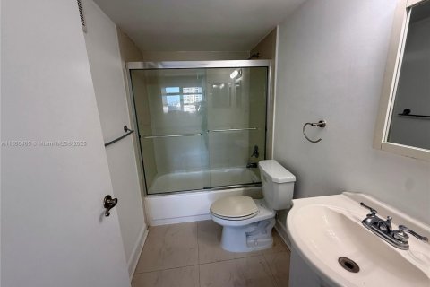 Condominio en alquiler en Miami, Florida, 2 dormitorios, 91.51 m2 № 1932968 - foto 9