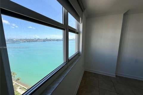Condominio en alquiler en Miami, Florida, 2 dormitorios, 91.51 m2 № 1932968 - foto 6