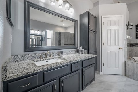 Villa ou maison à louer à Tampa, Floride: 5 chambres, 316.52 m2 № 2437218 - photo 18