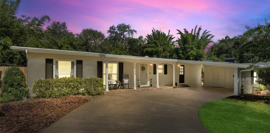 House in Maitland, Florida 3 bedrooms, 145.11 sq.m. № 1884470