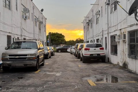 Apartment in Miami, Florida 1 bedroom, 1034.19 sq.m. № 2049132 - photo 2