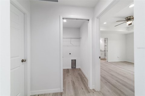 Casa en venta en Silver Springs Shores, Florida, 4 dormitorios, 159.33 m2 № 2097428 - foto 29