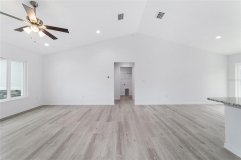 Casa en venta en Silver Springs Shores, Florida, 4 dormitorios, 159.33 m2 № 2097428 - foto 19