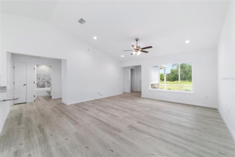 Casa en venta en Silver Springs Shores, Florida, 4 dormitorios, 159.33 m2 № 2097428 - foto 16
