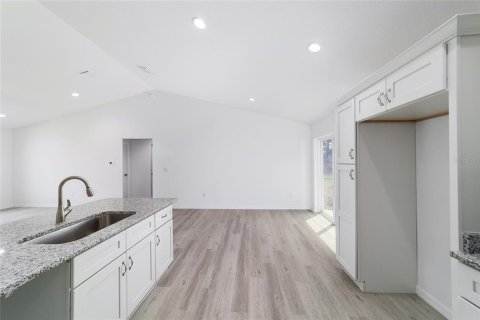 Casa en venta en Silver Springs Shores, Florida, 4 dormitorios, 159.33 m2 № 2097428 - foto 28