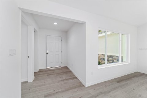 Casa en venta en Silver Springs Shores, Florida, 4 dormitorios, 159.33 m2 № 2097428 - foto 11