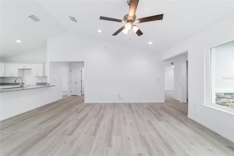 Casa en venta en Silver Springs Shores, Florida, 4 dormitorios, 159.33 m2 № 2097428 - foto 15